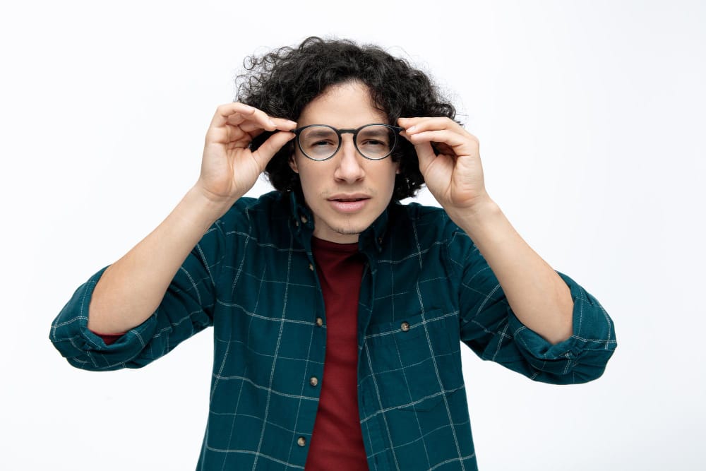 Read more about the article Symptoms of Weak Eyesight You Should Not Ignore